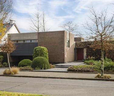 Karaktervolle, architecturale villa te koop in Wevelgem!