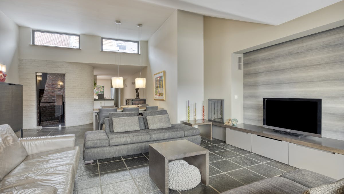 Stijlvolle stadswoning met handelspand te koop in hartje Maaseik