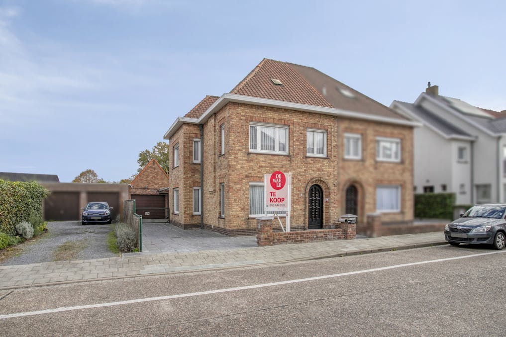 Op te frissen huis op toplocatie te koop in Sint-Michiels
