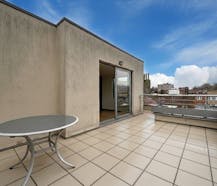 Ukkel - Penthouse met één slaapkamer + terras + parking.