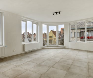Gerenoveerde duplex met 3 slaapkamers in centrum Veurne.