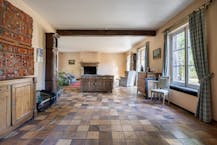 Ruime villa met 7 slaapkamers gelegen in het groen op 13 are