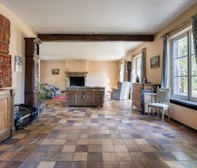 Ruime villa met 7 slaapkamers gelegen in het groen op 13 are