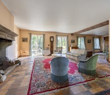 Ruime villa met 7 slaapkamers gelegen in het groen op 13 are