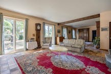 Ruime villa met 7 slaapkamers gelegen in het groen op 13 are