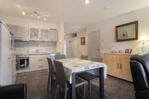 Instapklaar 2-slaapkamerappartement in centrum Merelbeke