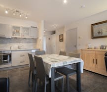 Instapklaar 2-slaapkamerappartement in centrum Merelbeke