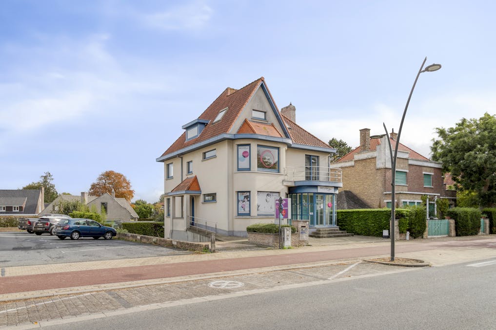 Kantoor met woonst op de Zeelaan te Koksijde