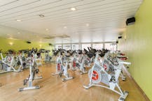 Sportcentrum met woning te koop in Roeselare