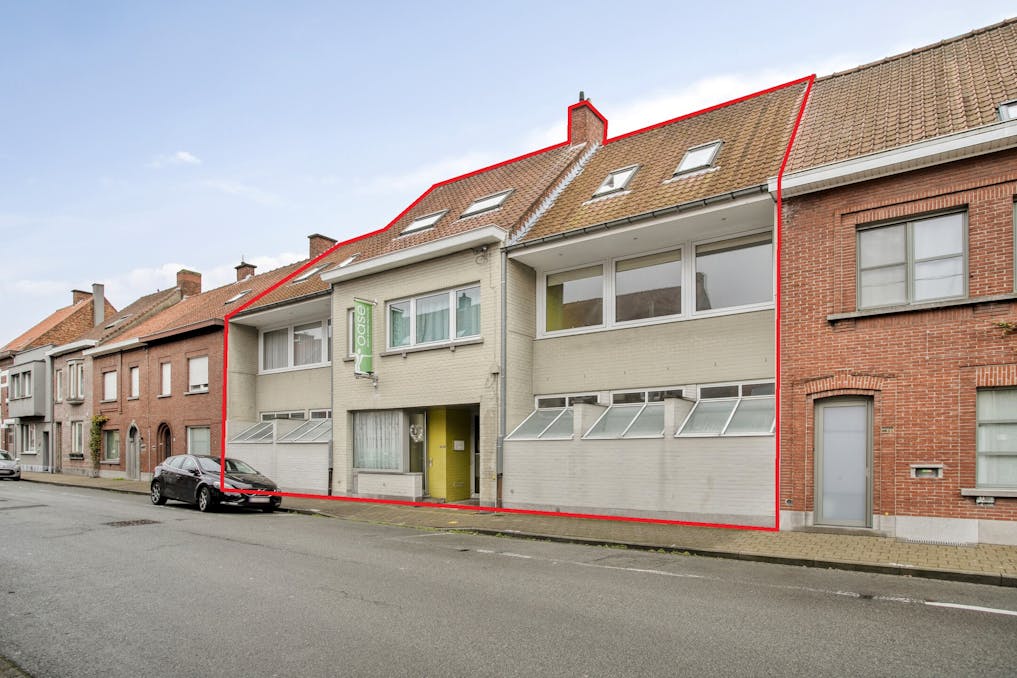 Sportcentrum met woning te koop in Roeselare