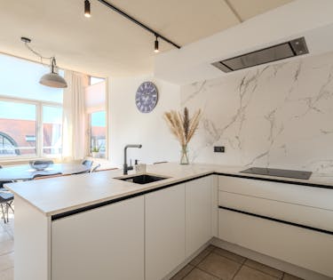 Ruim appartement te koop met twee slaapkamers.