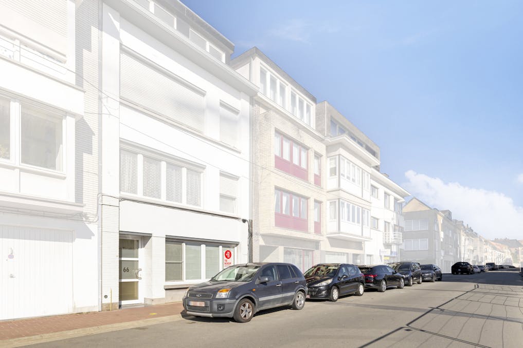 2-slaapkamer appartement met ruim terras te koop in Heist