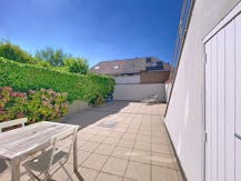 2-slaapkamer appartement met ruim terras te koop in Heist