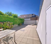 2-slaapkamer appartement met ruim terras te koop in Heist