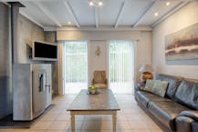 Unieke handelswoning met magazijn in Zomergem