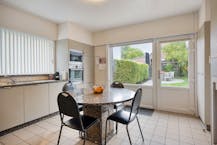 Unieke handelswoning met magazijn in Zomergem