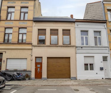 Huis met 3 slaapkamers, grote garage en tuin in Deurne