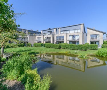 Appartement met 2 slaapkamers en parking te Veurne.