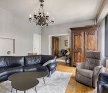 Lichtrijke en zeer elegante stadswoning te koop in Maaseik met 2 garages