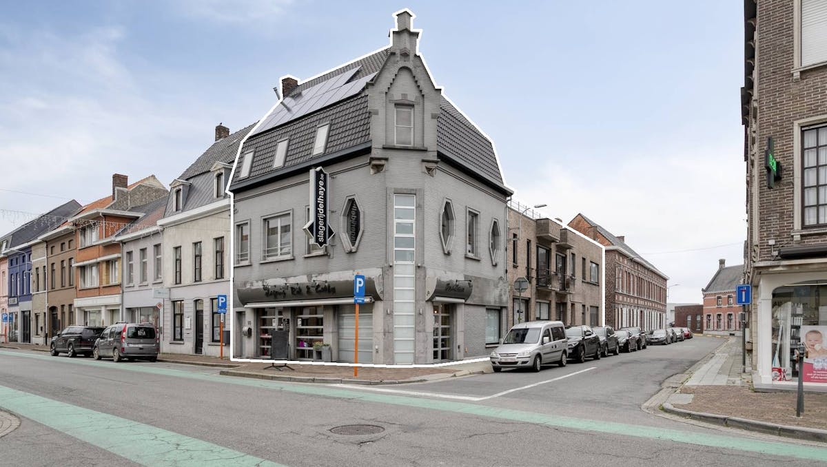 Handelspand met woonst te koop in centrum Menen