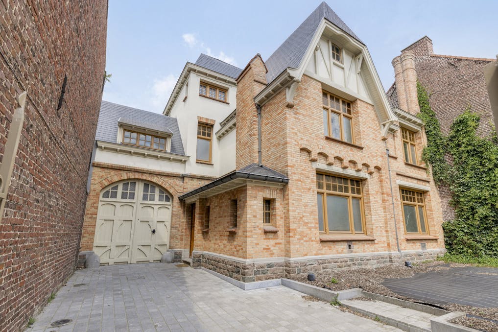 Karaktervol gerenoveerd pand te huur in centrum Ardooie