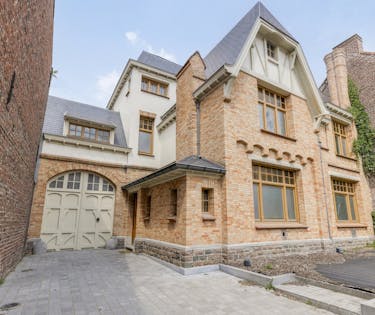 Karaktervol gerenoveerd pand te huur in centrum Ardooie