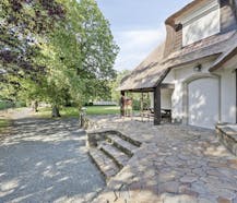 Te renoveren landelijke villa met rieten dak op prachtig ruim domein te Londerzeel