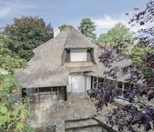 Te renoveren landelijke villa met rieten dak op prachtig ruim domein te Londerzeel