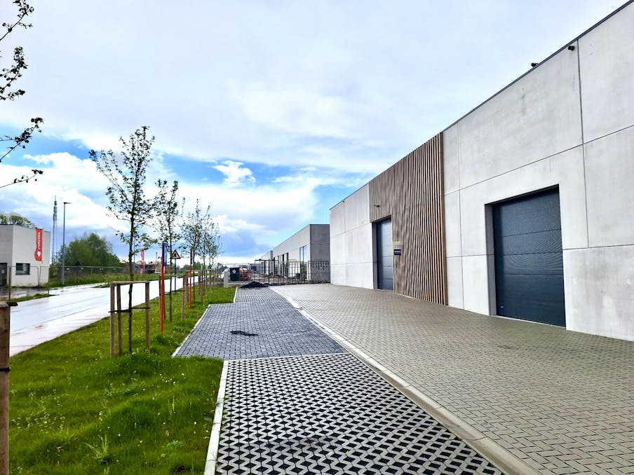 Nieuwbouw KMO-unit van ca. 305 m² te Dentergem