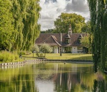 Unieke villa met vijver te koop aan de rand van Roeselare