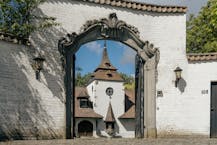 Unieke villa met vijver te koop aan de rand van Roeselare