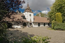 Unique villa with pond for sale on the edge of Roeselare