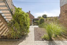 Kantoor met instapklare woning te koop in Oostende