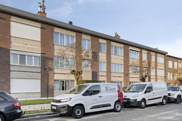 Te renoveren appartement met 2 slaapkamers te koop in Wilrijk 