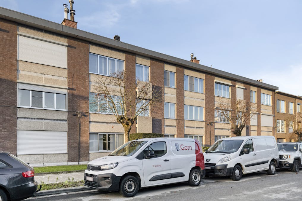 Te renoveren appartement met 2 slaapkamers te koop in Wilrijk