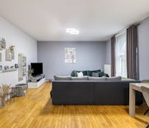 Huis met gelijkvloers kantoor/praktijk te koop in Knesselare