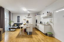 Huis met gelijkvloers kantoor/praktijk te koop in Knesselare