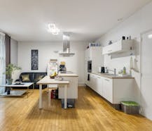 Huis met gelijkvloers kantoor/praktijk te koop in Knesselare