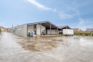 Loods/magazijn van ca. 1.224 m² in Oostnieuwkerke-Staden
