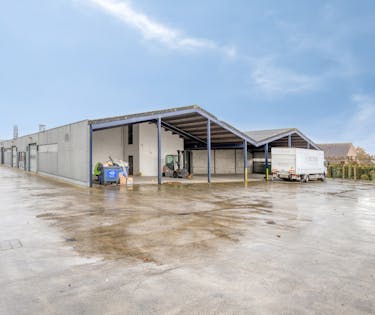 Loods/magazijn van ca. 1.224 m² in Oostnieuwkerke-Staden