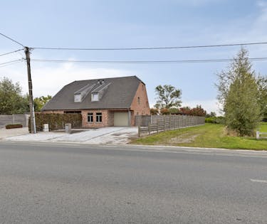 Prachtige gezinswoning met 4 slaapkamers en zonnige tuin in Adegem