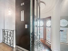 Karaktervol kantoor (170 m²) op 3e verdieping in statig herenhuis Brussel