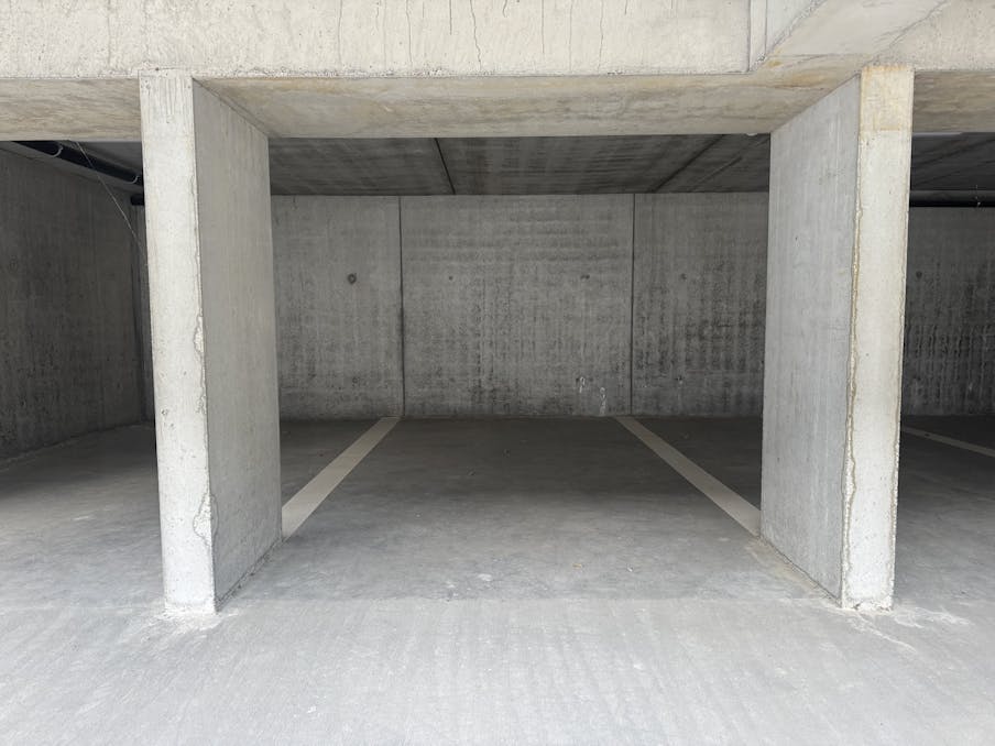 Overdekte staanplaats te koop in Rumbeke