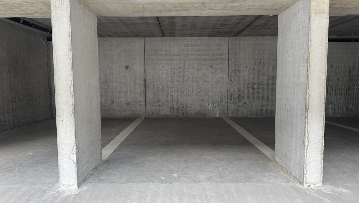 Overdekte staanplaats te koop in Rumbeke