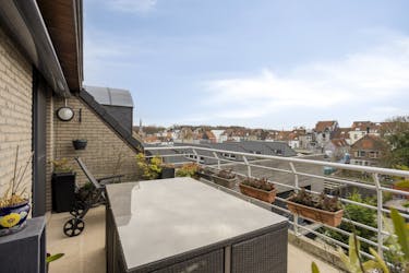 Penthouse (158m²) met 3 slaapkamers en staanplaats in Laken
