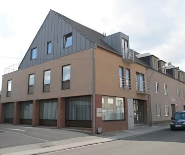 Vastgoedvennootschap met verhuurde magazijnen en opbrengsteigendom te Kortrijk