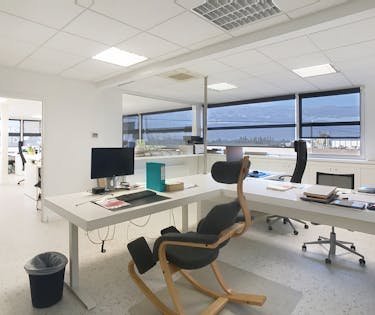 Bedrijfsgebouw langs de Ring/R32 van Roeselare.