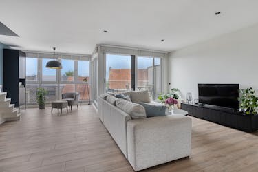 Instapklare, lichtrijke duplex te koop in hartje Aalter