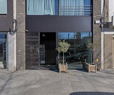 Ruim handelsgelijkvloers (ca 96m²) te huur centrum Antwerpen