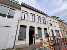 Gelijkvloers appartement met 2 kamers en koer in Poperinge